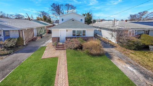 37 Lancaster Pl, Hempstead, NY, 11550-7515 | Card Image