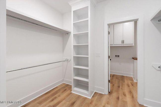 16-Master Bedroom Closet | Image 16