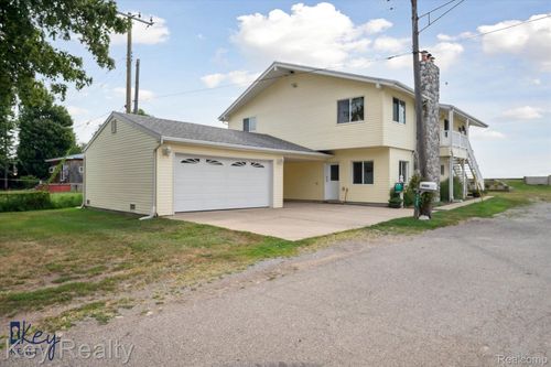 6800 Lakeshore Dr, Newport, MI, 48166-9716 | Card Image