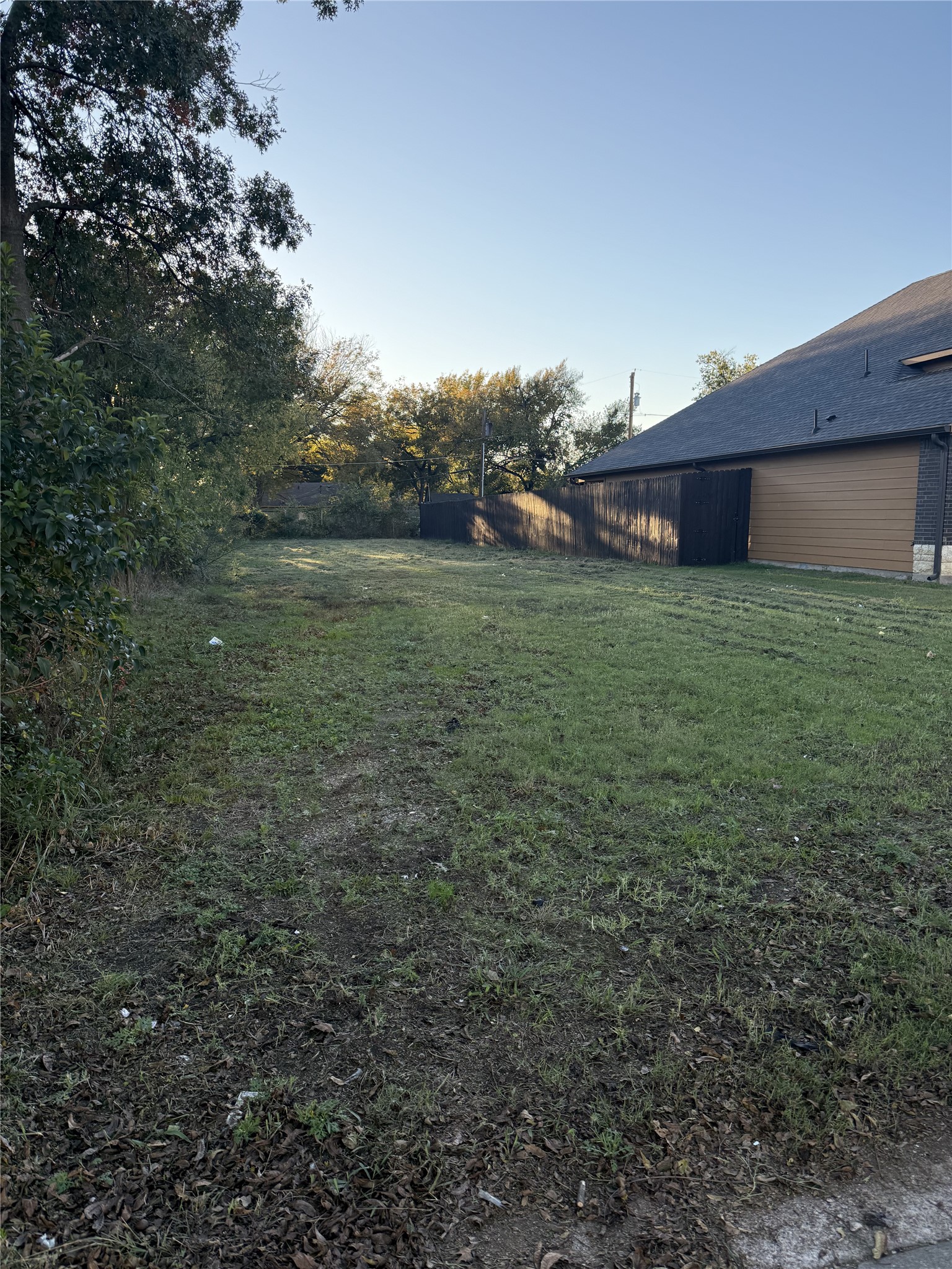 Land in Dallas
