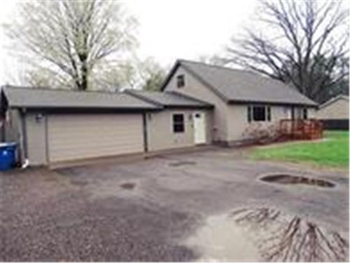 812 E Barker St, Rice Lake, WI, 54868-2605 | Card Image