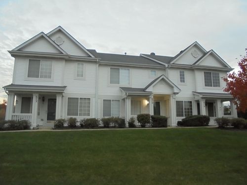 674 Lincoln Station Dr, Oswego, IL, 60543-8138 | Card Image