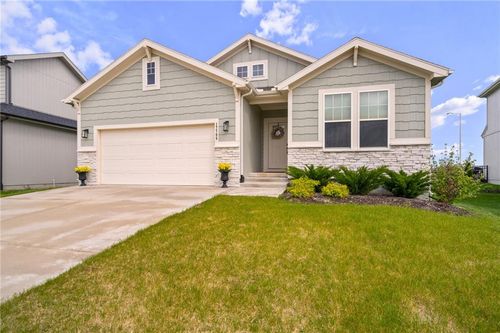 17705 Houston St, Gardner, KS, 66030-8307 | Card Image