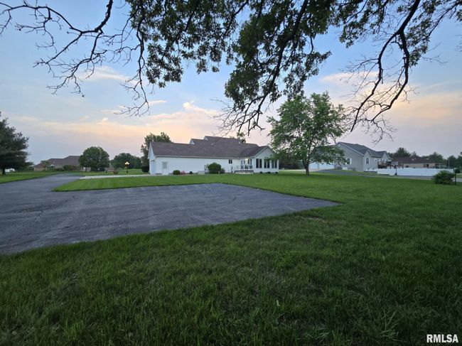 14327 Mcraven Ln, House other with 4 bedrooms, 4 bathrooms and null parking in Mount Vernon IL | Image 61