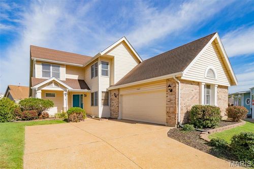 3309 Lower Lakes Estates Dr, Valley Park, MO, 63088-1425 | Card Image