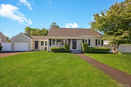 200 4th Ave, E Northport, NY, 11731-2925 | Card Image