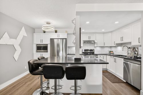 202-812 Milton Street, New Westminster, BC, V3M1N2 | Card Image