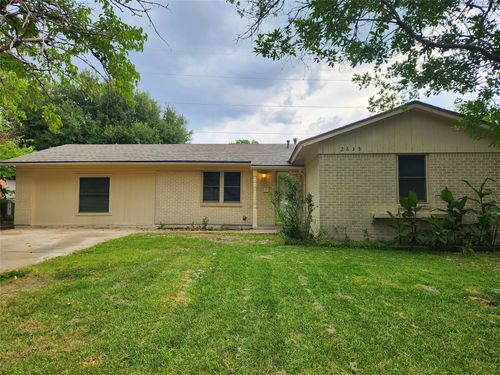 2633 Crestbrook Ln, Grand Prairie, TX, 75052-5032 | Card Image