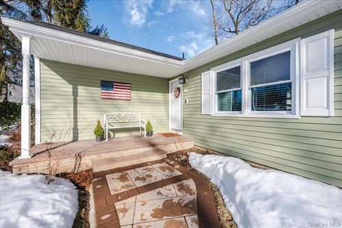 20 Honey Ln, Miller Place, NY, 11764-1820 | Card Image