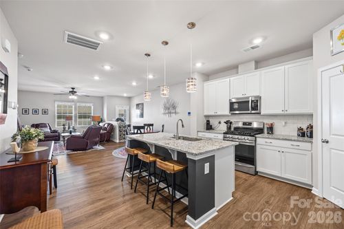 909 Cobbled Way, Fort Mill, SC, 29715-2540 | Card Image