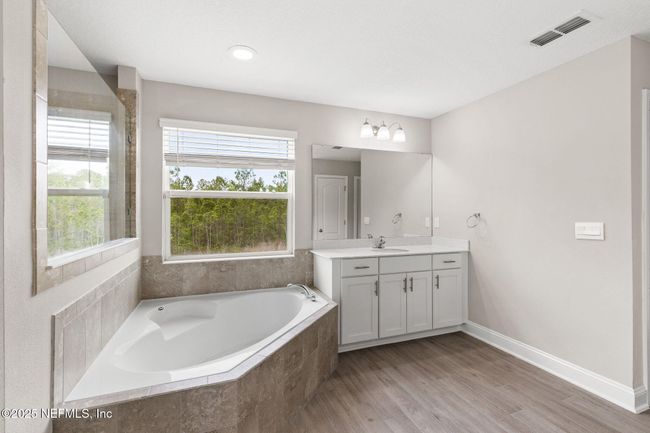 Primary Bathroom | Image 33