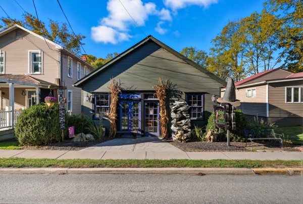 425 Main St, Volant, PA 16156