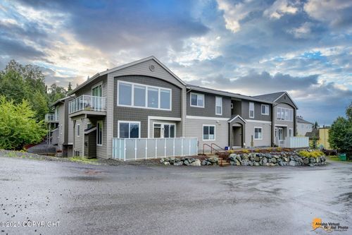 607 Pacific Pl, Anchorage, AK, 99501-3280 | Card Image