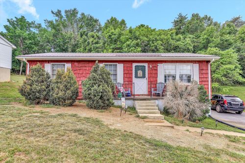 855 Southland Dr, Martinsville, VA, 24112-5929 | Card Image