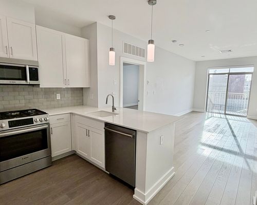 apt-502-65 Washington St, Salem, MA, 01970-6504 | Card Image