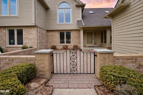 16890 Sandstone Cir, Macomb, MI, 48042-1126 | Card Image
