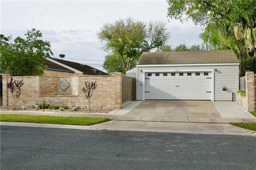 4413 Sunlight Dr, Corpus Christi, TX, 78413-4320 | Card Image