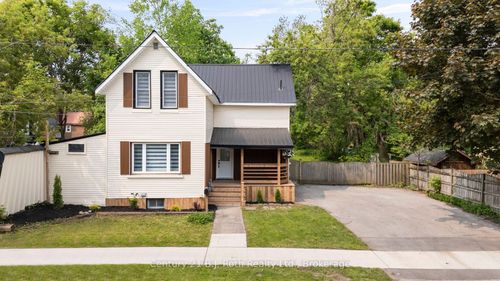 17 Douglas St, Orillia, ON, L3V5Y3 | Card Image