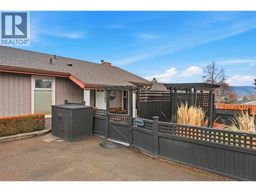 328 Whiteshield Cres, Kamloops, BC, V2E1G1 | Card Image