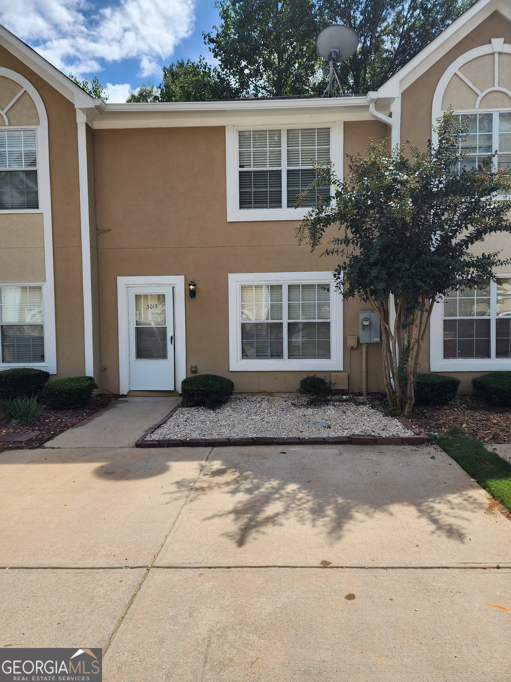 Fields Dr, Lithonia, GA 30038
