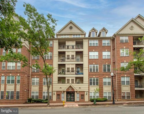 apt-402-2310 14th St N, ARLINGTON, VA, 22201-5879 | Card Image