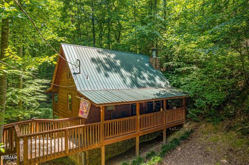1823 Laurel Valley Way, Sevierville, TN, 37862-8692 | Card Image
