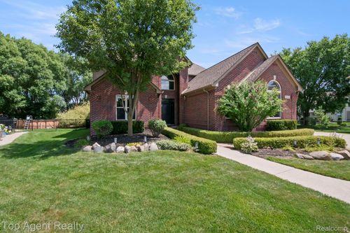 53268 Kakos Dr, Chesterfield, MI, 48051-3941 | Card Image