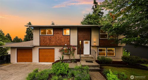 11126 159th Ave Ne, Redmond, WA, 98052-2647 | Card Image