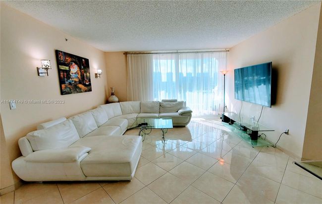 APT-906 - 17555 Atlantic Blvd, Condo with 2 bedrooms, 2 bathrooms and null parking in Sunny Isles Beach FL | Image 4