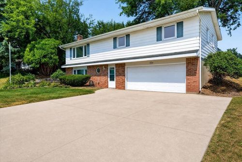 924 Buena Vista Drive, Sun Prairie, WI, 53590 | Card Image