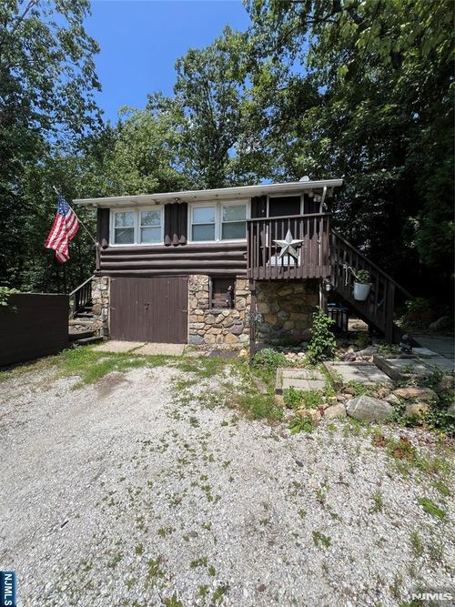 20 Wildwood St, West Milford, NJ, 07480-4022 | Card Image
