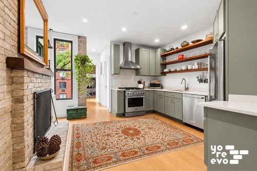 4e-172 E 90th St, New York, NY, 10128-2620 | Card Image