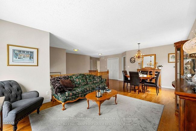 1047 Interlake Dr, House other with 5 bedrooms, 3 bathrooms and 4 parking in Oshawa ON | Image 9