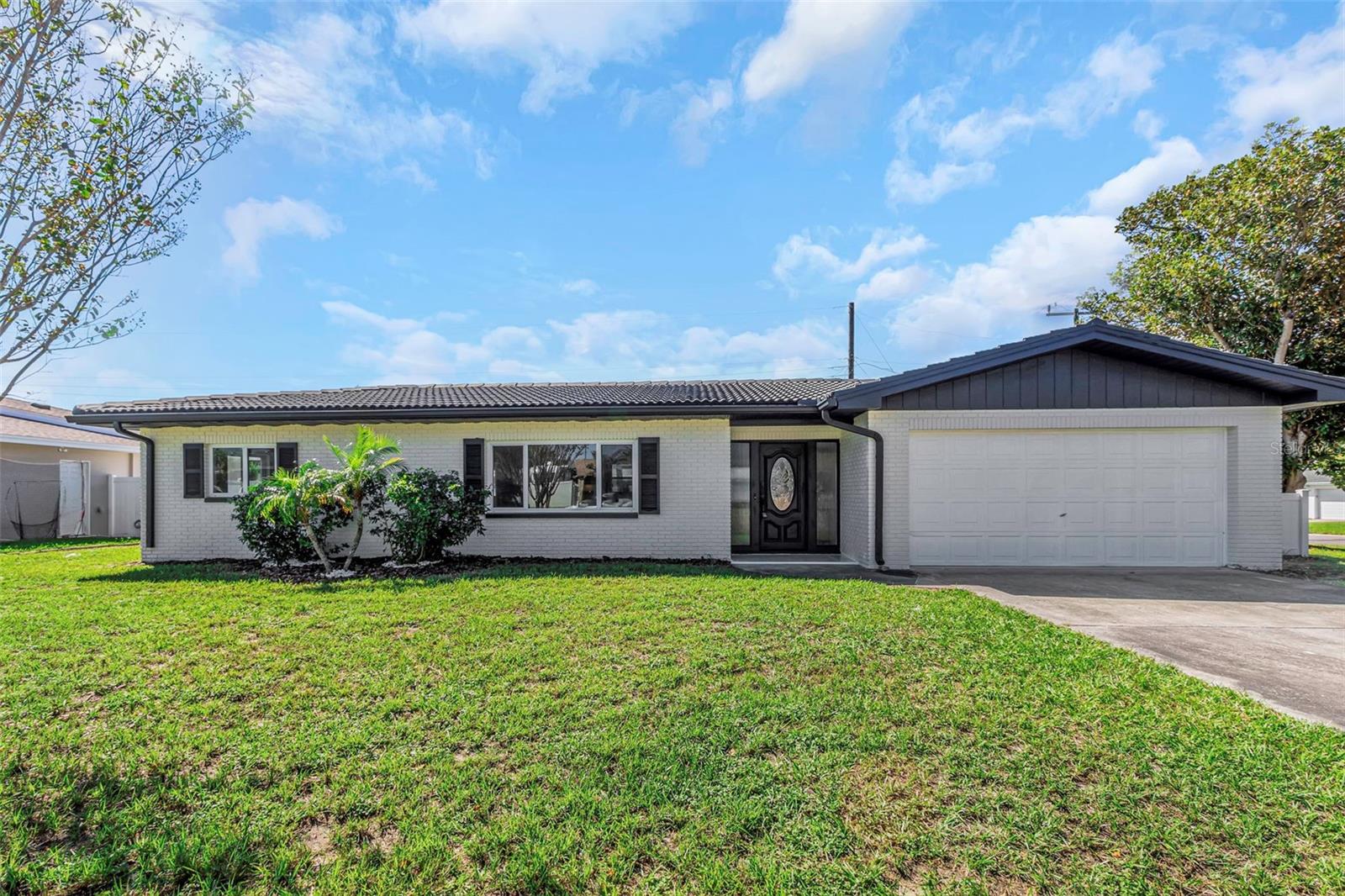 2109 Academy Drive, For Sale in CLEARWATER Zoocasa