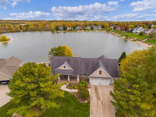 8886 Stonepoint Ct, Jenison, MI, 49428-8643 | Card Image