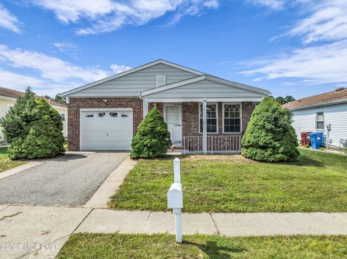 24 Merrilee Ln, Toms River, NJ, 08757-6515 | Card Image