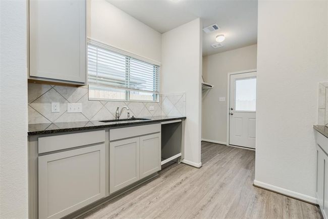 27398 Axis Deer Trl, House other with 3 bedrooms, 2 bathrooms and 2 parking in Magnolia TX | Image 5