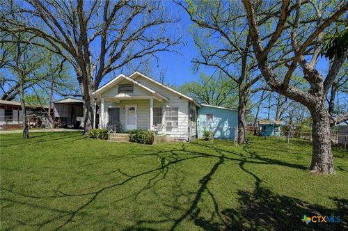 1631 E Fannin St, Luling, TX, 78648-2151 | Card Image