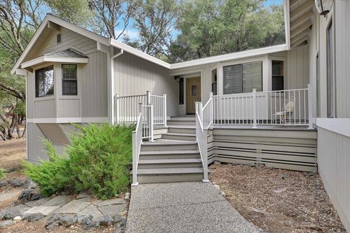 18370 Jayhawk Dr, Penn Valley, CA, 95946-9217 | Card Image