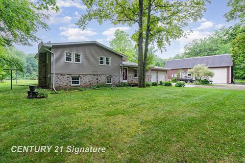 15521 Ithaca Rd, Saint Charles, MI, 48655-8752 | Card Image