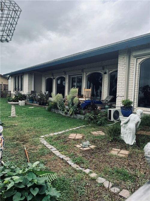 120 Shore Dr, Portland, TX, 78374-1420 | Card Image