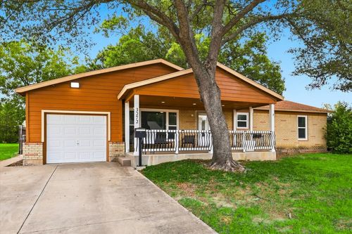3272 Mimosa Park Dr, Richland Hills, TX, 76118-6346 | Card Image