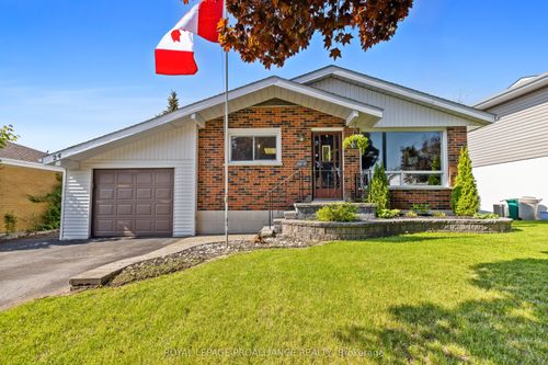 24 Patrick St, Trenton, ON, K8V4B5 | Card Image