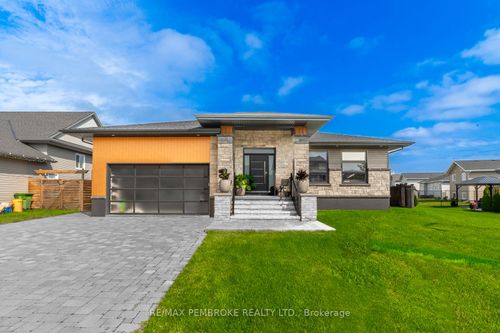 8 Drew St, Petawawa, ON, K8H0G4 | Card Image