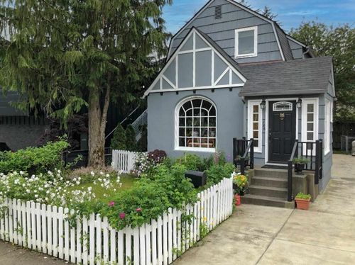 736 West 12 Street, Juneau, AK, 99801 | Card Image