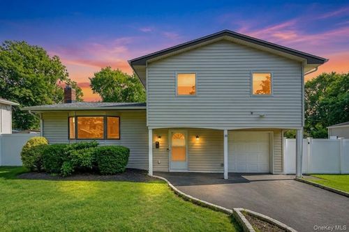 18 Catherwood Cres, Huntingtn Sta, NY, 11747-1508 | Card Image
