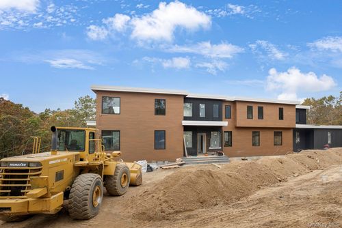 207 Middle Line Hwy, Southampton, NY, 11968-1614 | Card Image