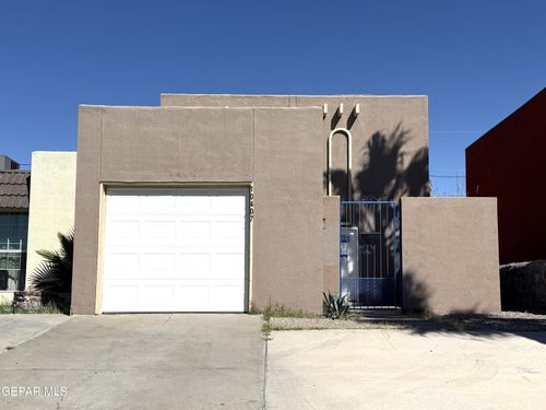 10407 Ashwood Dr, El Paso, TX, 79935-2102 | Card Image