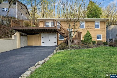 79 Truman Blvd, Oakland, NJ, 07436-2014 | Card Image