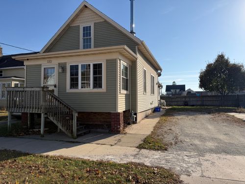 1313 21st St, Two Rivers, WI, 54241-2607 | Card Image